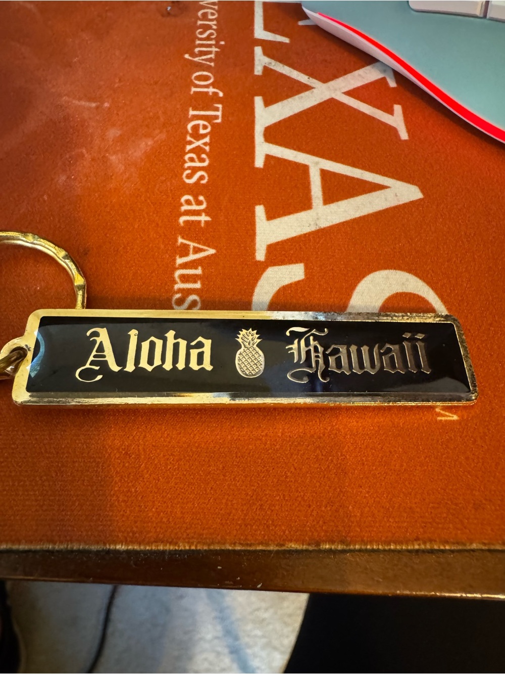 Aloha Hawaii Pineapple Keychain - Black and Gold name = Mary